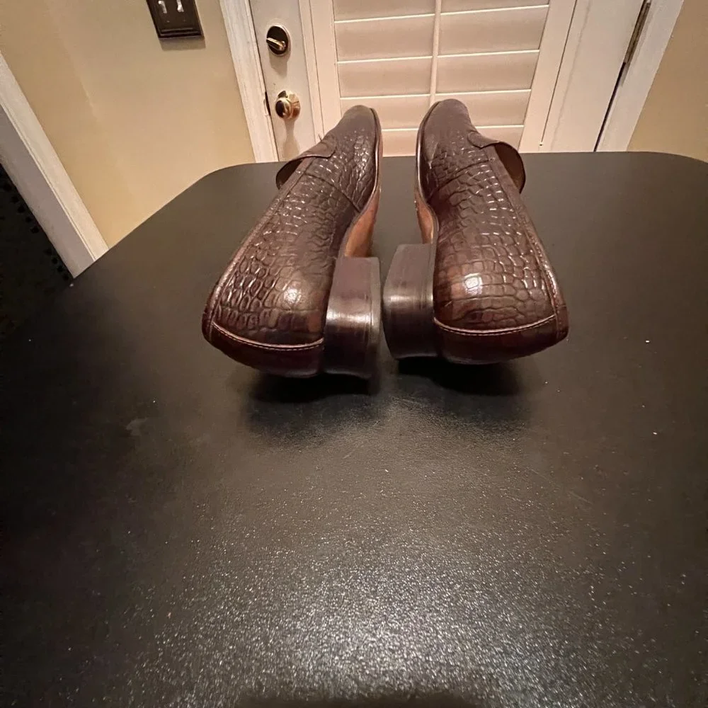 Antonio Melani slip on brown croc patterns size 6.5M
